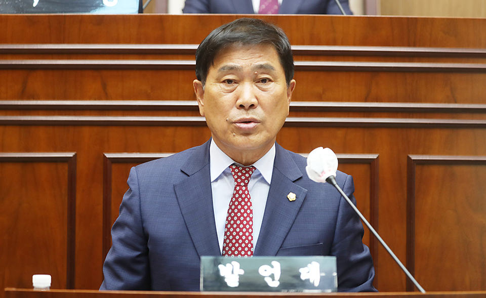 군도14호선 새만금 도로망 기본계획 반영 촉구 5분 자유발언을 하고 있는 이한수 의원.