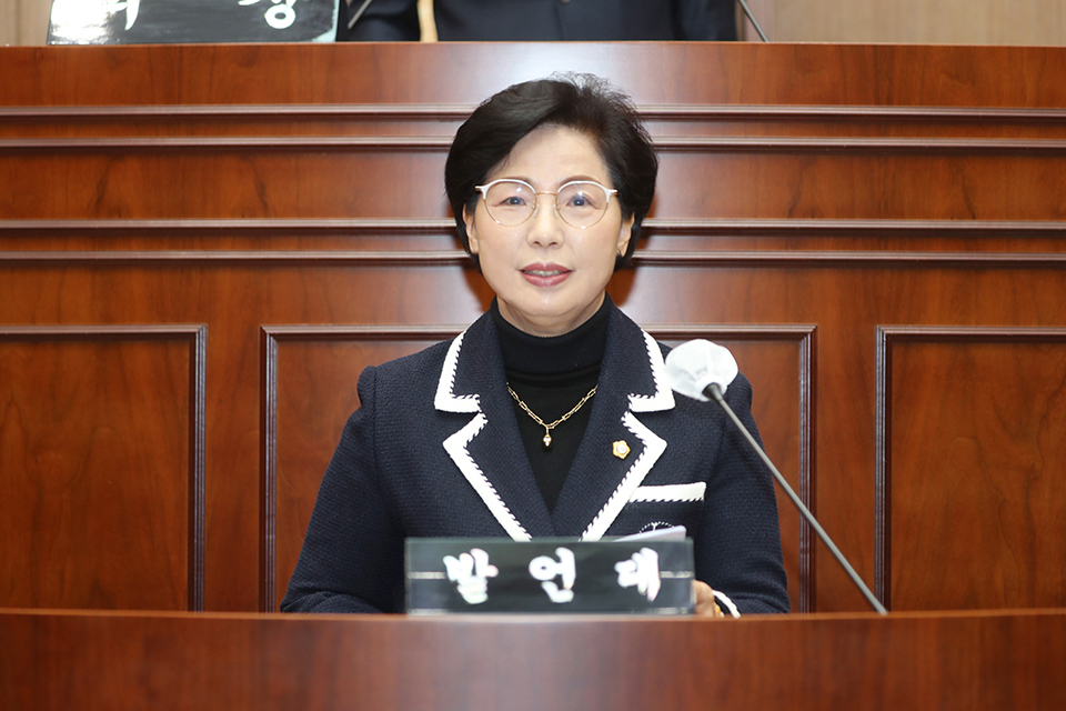 5분자유발언을 하고 있는 김두례 의원.